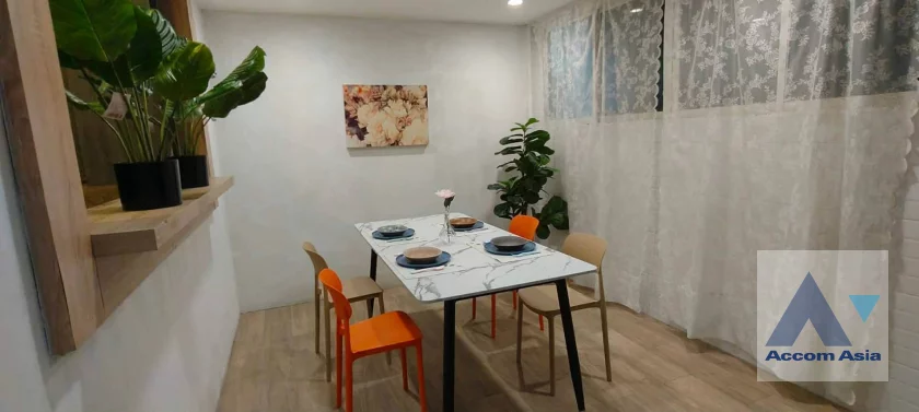unitPet friendly |  5 Bedrooms  House For Rent in Sukhumvit, Bangkok  near BTS Ekkamai (AA17168)