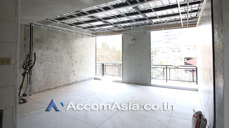 5  Shophouse for rent and sale in Sukhumvit ,Bangkok BTS Asok AA17228