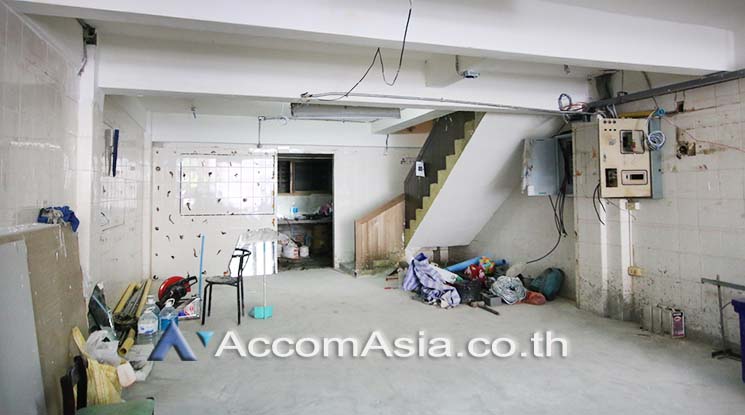 8  Shophouse for rent and sale in Sukhumvit ,Bangkok BTS Asok AA17228