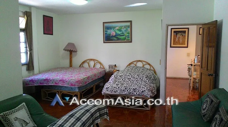unit 5 Bedrooms  House For Rent & Sale in Pattanakarn, Bangkok  near ARL Hua Mak (AA17246)