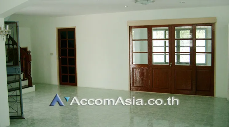 unit 5 Bedrooms  House For Rent & Sale in Pattanakarn, Bangkok  near ARL Hua Mak (AA17246)