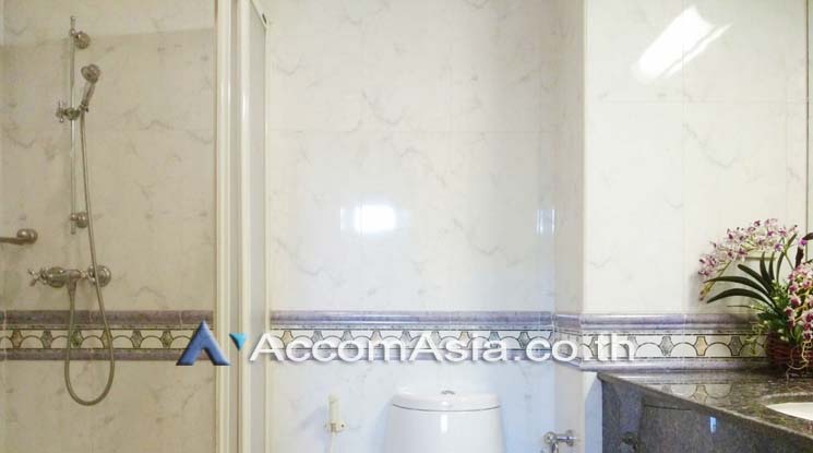 13  2 br Condominium For Rent in Ploenchit ,Bangkok BTS Ratchadamri at Baan Thanon Sarasin AA17276