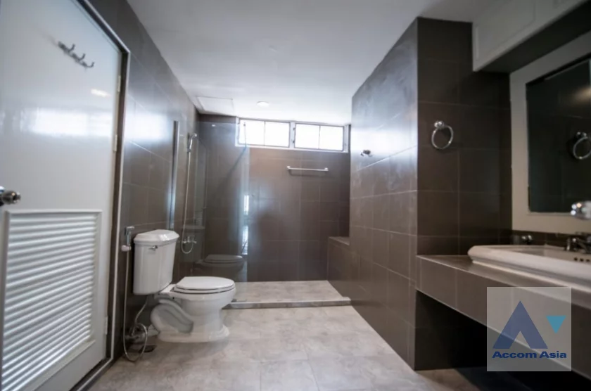 24  3 br Condominium for rent and sale in Sukhumvit ,Bangkok BTS Ekkamai at Oriental Tower AA17279