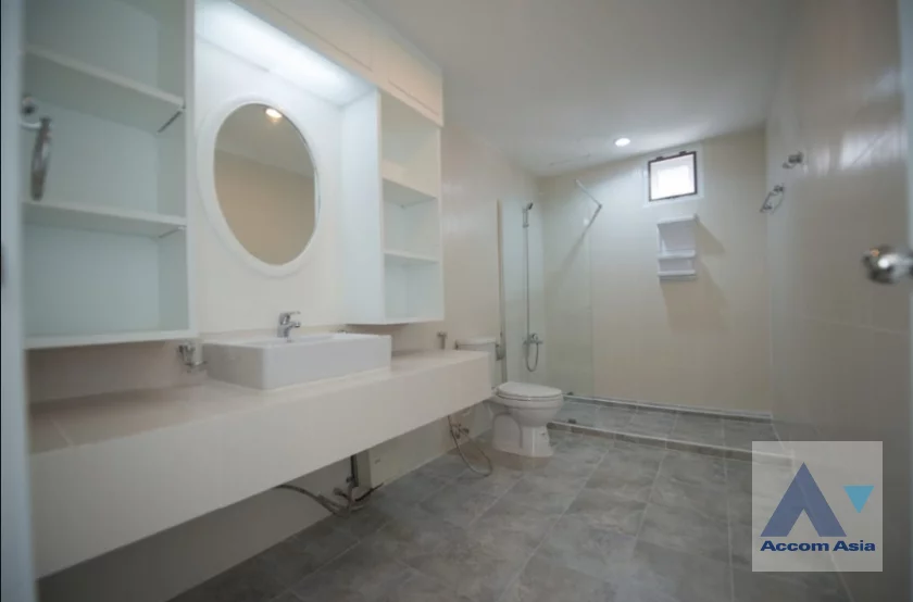 20  3 br Condominium for rent and sale in Sukhumvit ,Bangkok BTS Ekkamai at Oriental Tower AA17279