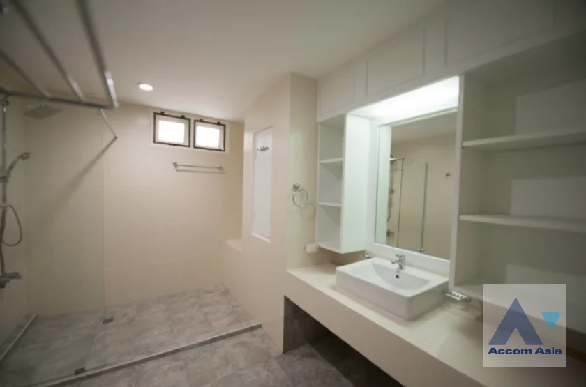 22  3 br Condominium for rent and sale in Sukhumvit ,Bangkok BTS Ekkamai at Oriental Tower AA17279