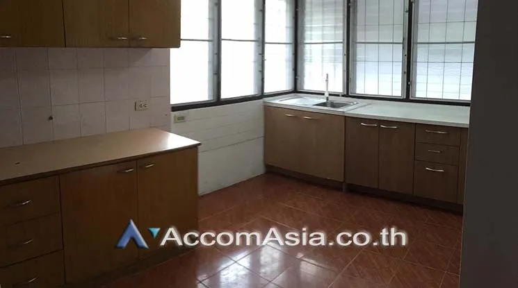 unit 2 Bedrooms  Apartment For Rent in Sathorn, Bangkok  near BTS Chong Nonsi (AA17503)