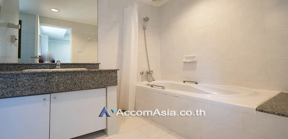 7  2 br Apartment for rent and sale in Sathorn ,Bangkok BTS Surasak at Good Location AA17665