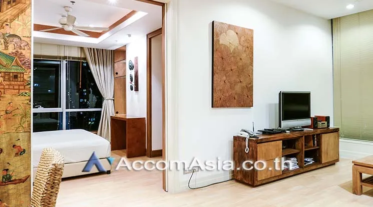 unit 1 Bedroom  Condominium For Sale in Charoen Nakhon, Bangkok  near BTS Krung Thon Buri (AA17779)