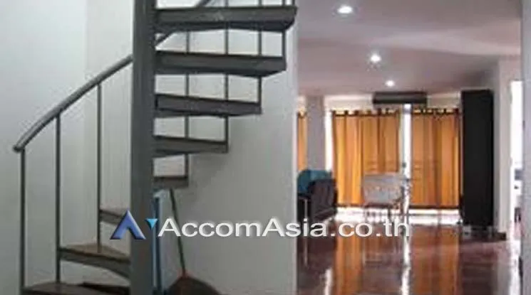 unit 4 Bedrooms  Condominium For Rent in Sukhumvit, Bangkok  near BTS Phra khanong (AA17789)