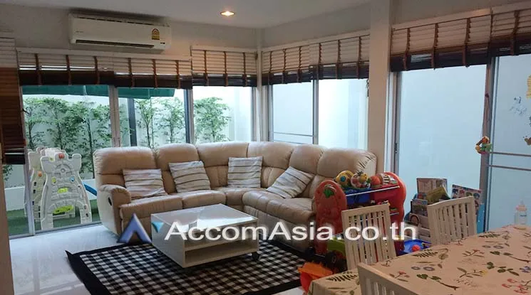 unit 4 Bedrooms  Townhouse For Rent & Sale in Pattanakarn, Bangkok  near ARL Ramkhamhaeng (AA17874)