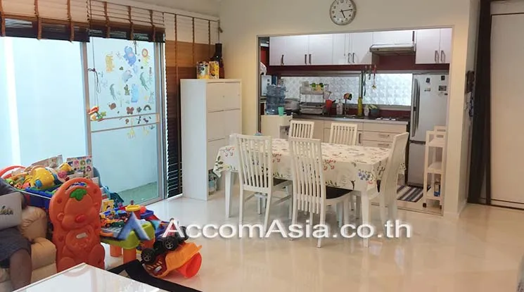 unit 4 Bedrooms  Townhouse For Rent & Sale in Pattanakarn, Bangkok  near ARL Ramkhamhaeng (AA17874)