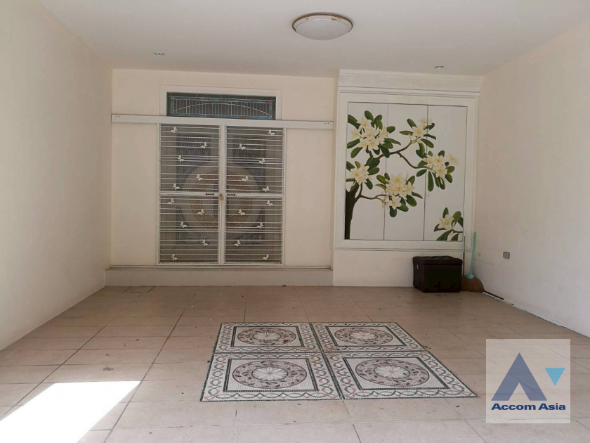 15  3 br Townhouse For Rent in Sathorn ,Bangkok BRT Nararam 3 - BTS Chong Nonsi at Baan Klang Krung Sathorn Narathiwas AA17883