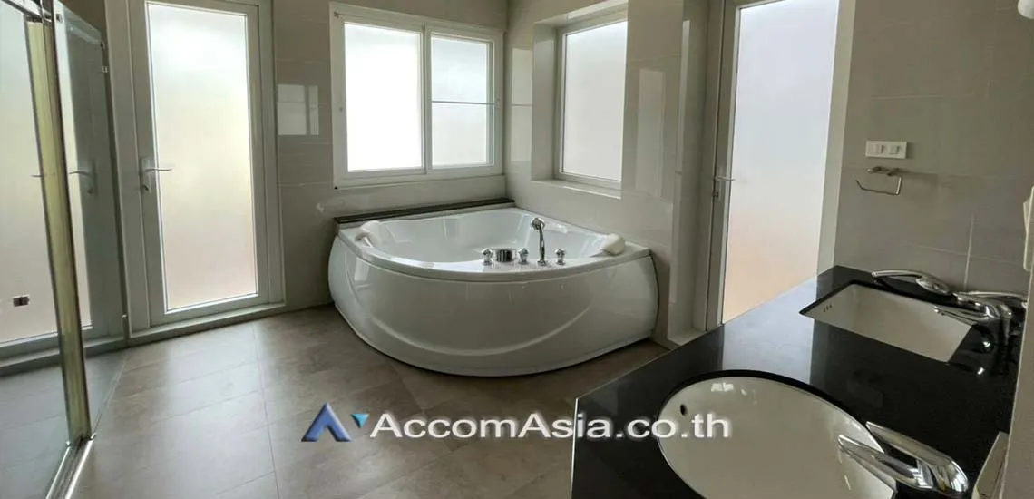 20  4 br House For Rent in Sukhumvit ,Bangkok BTS Phra khanong - BTS Ekkamai AA17973
