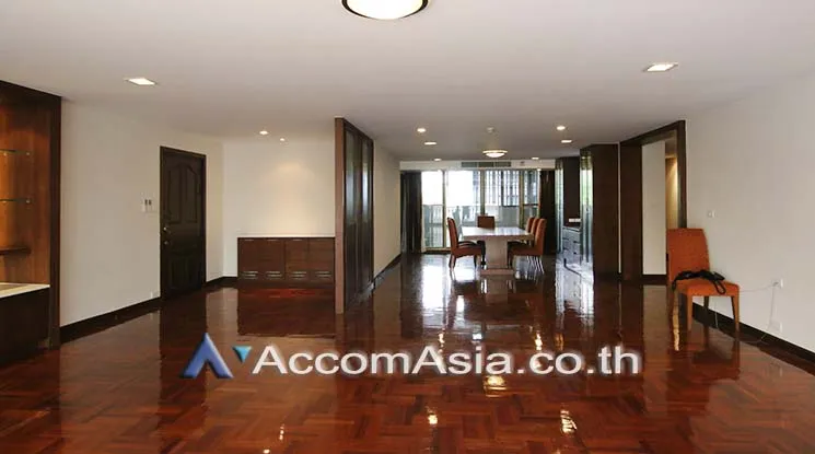 unit 4 Bedrooms  Apartment For Rent in Sukhumvit, Bangkok  near BTS Phrom Phong (AA17975)