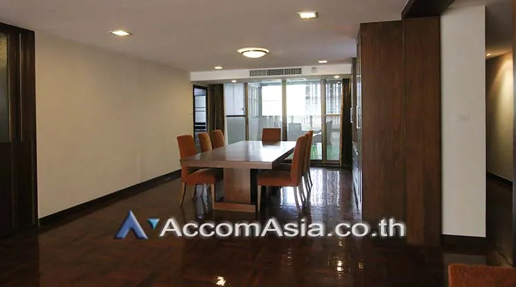 unit 4 Bedrooms  Apartment For Rent in Sukhumvit, Bangkok  near BTS Phrom Phong (AA17975)