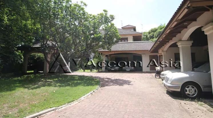 unit 4 Bedrooms  House For Rent in Samutprakan, Samutprakan  near BTS Bang Na (50216)