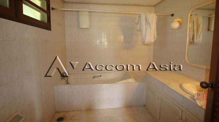 13  4 br House For Rent in Samutprakan ,Samutprakan BTS Bang Na at Lakeside Villa 1 50216