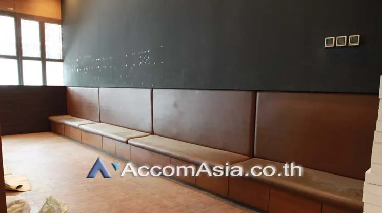 unit Studio  Apartment For Rent in Sukhumvit, Bangkok  near BTS Phrom Phong (AA18101)