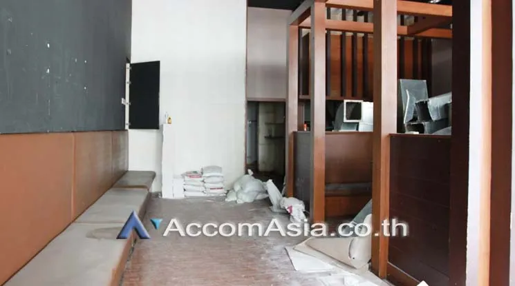 unit Studio  Apartment For Rent in Sukhumvit, Bangkok  near BTS Phrom Phong (AA18101)