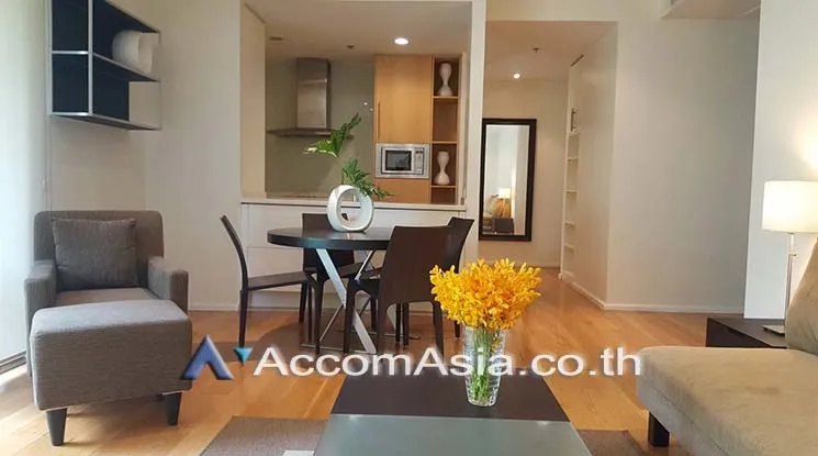 unit 2 Bedrooms  Condominium For Rent in Silom, Bangkok  near BTS Sala Daeng - MRT Silom (AA18219)