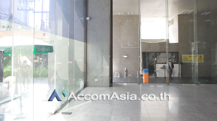  1  Studio Retail / Showroom For Rent in Charoen Nakhon ,Bangkok BTS Krung Thon Buri at Thai Sri Tower AA18220
