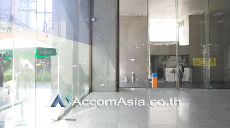 unit Studio  Retail / showroom For Rent in Charoen Nakhon, Bangkok  near BTS Krung Thon Buri (AA18220)