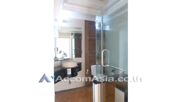 5  2 br Condominium For Sale in Charoen Nakhon ,Bangkok BTS Krung Thon Buri at Baan Sathorn Chaophraya AA18276