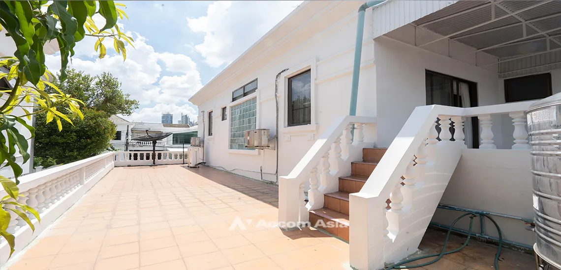 4  4 br House for rent and sale in Sukhumvit ,Bangkok BTS Thong Lo at Sukhumvit Villa AA18368