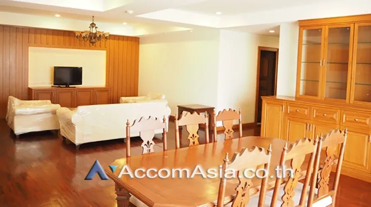 unit 3 Bedrooms  Apartment For Rent in Ploenchit, Bangkok  near BTS Ploenchit (AA18387)