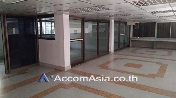  1  Shophouse For Rent in Ratchadaphisek ,Bangkok MRT Huai Khwang AA18444