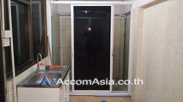 6  Shophouse For Rent in Ratchadaphisek ,Bangkok MRT Huai Khwang AA18444