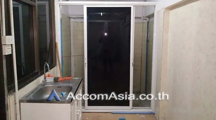 6  Shophouse For Rent in Ratchadaphisek ,Bangkok MRT Huai Khwang AA18444