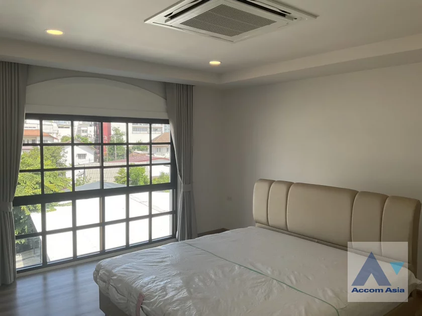 13  4 br Townhouse For Rent in Sukhumvit ,Bangkok BTS Ekkamai AA18461
