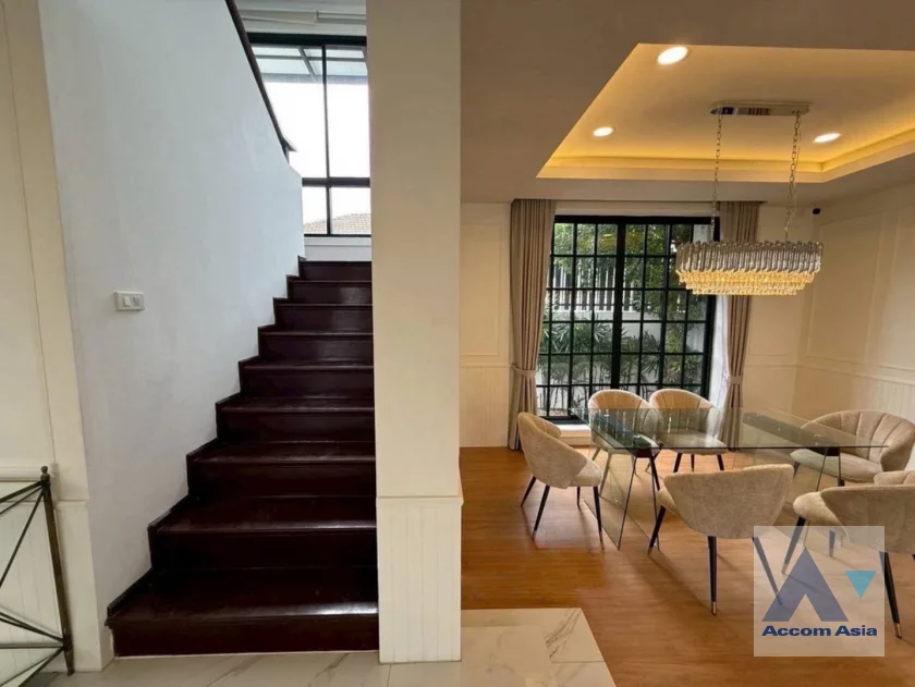 4  4 br Townhouse for rent and sale in Sukhumvit ,Bangkok BTS Ekkamai AA18461