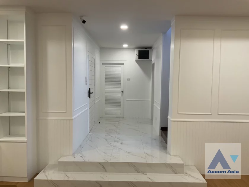 6  4 br Townhouse for rent and sale in Sukhumvit ,Bangkok BTS Ekkamai AA18461