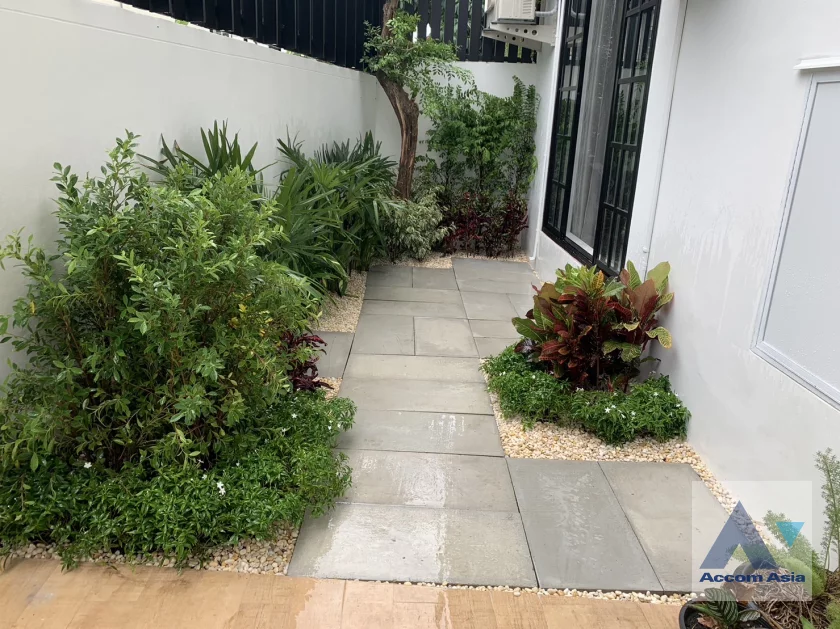 26  4 br Townhouse for rent and sale in Sukhumvit ,Bangkok BTS Ekkamai AA18461
