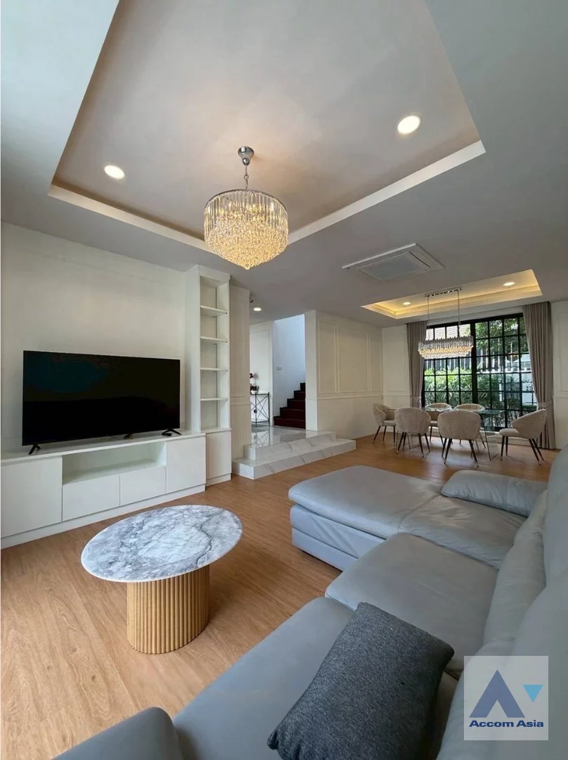 unitNewly renovated, Fully Furnished |  Newly renovated townhouse perfect for big family in Ekkamai, Sukhumvit (AA18461)