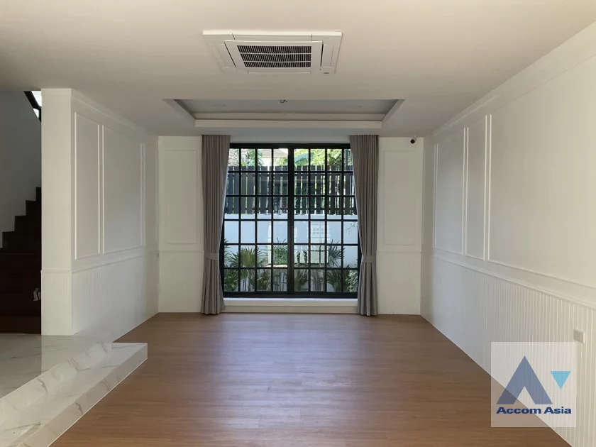 unitNewly renovated, Fully Furnished |  Newly renovated townhouse perfect for big family in Ekkamai, Sukhumvit (AA18461)