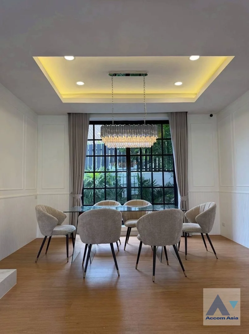 5  4 br Townhouse for rent and sale in Sukhumvit ,Bangkok BTS Ekkamai AA18461