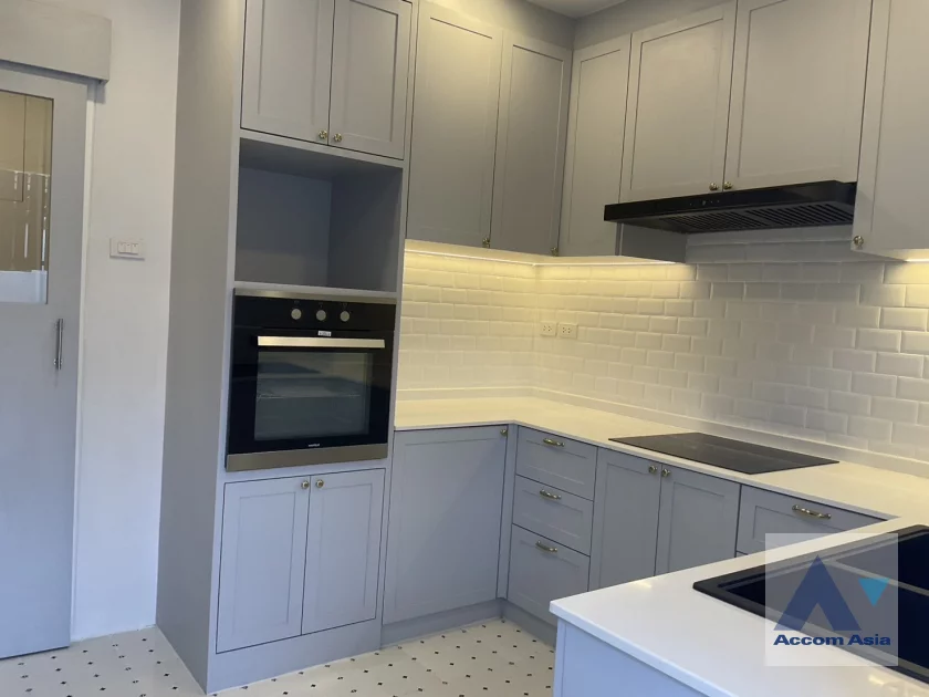 10  4 br Townhouse for rent and sale in Sukhumvit ,Bangkok BTS Ekkamai AA18461
