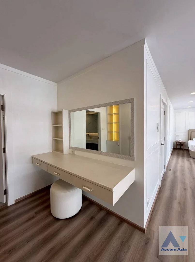 13  4 br Townhouse for rent and sale in Sukhumvit ,Bangkok BTS Ekkamai AA18461