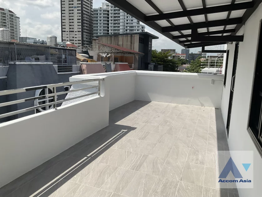25  4 br Townhouse for rent and sale in Sukhumvit ,Bangkok BTS Ekkamai AA18461