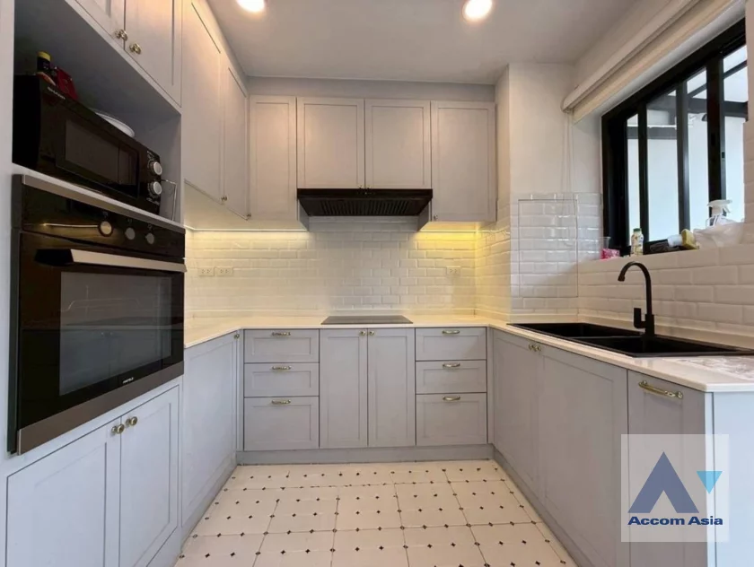 11  4 br Townhouse for rent and sale in Sukhumvit ,Bangkok BTS Ekkamai AA18461