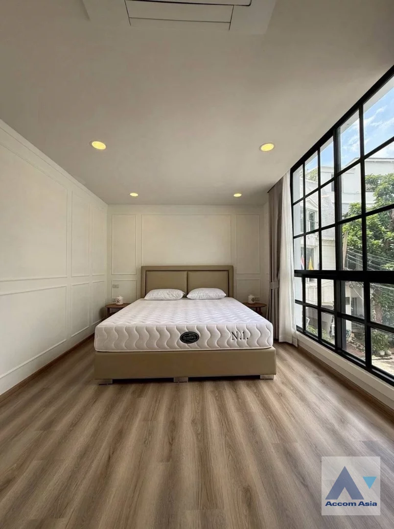 14  4 br Townhouse for rent and sale in Sukhumvit ,Bangkok BTS Ekkamai AA18461