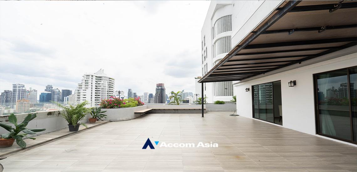  2  4 br Apartment For Rent in Sukhumvit ,Bangkok BTS Ekkamai at High-Rise Living with a Large Balcony Apartment in Ekkamai AA18545