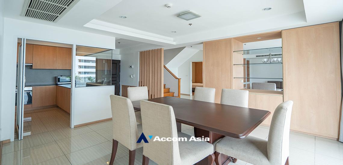  1  4 br Apartment For Rent in Sukhumvit ,Bangkok BTS Ekkamai at High-Rise Living with a Large Balcony Apartment in Ekkamai AA18545