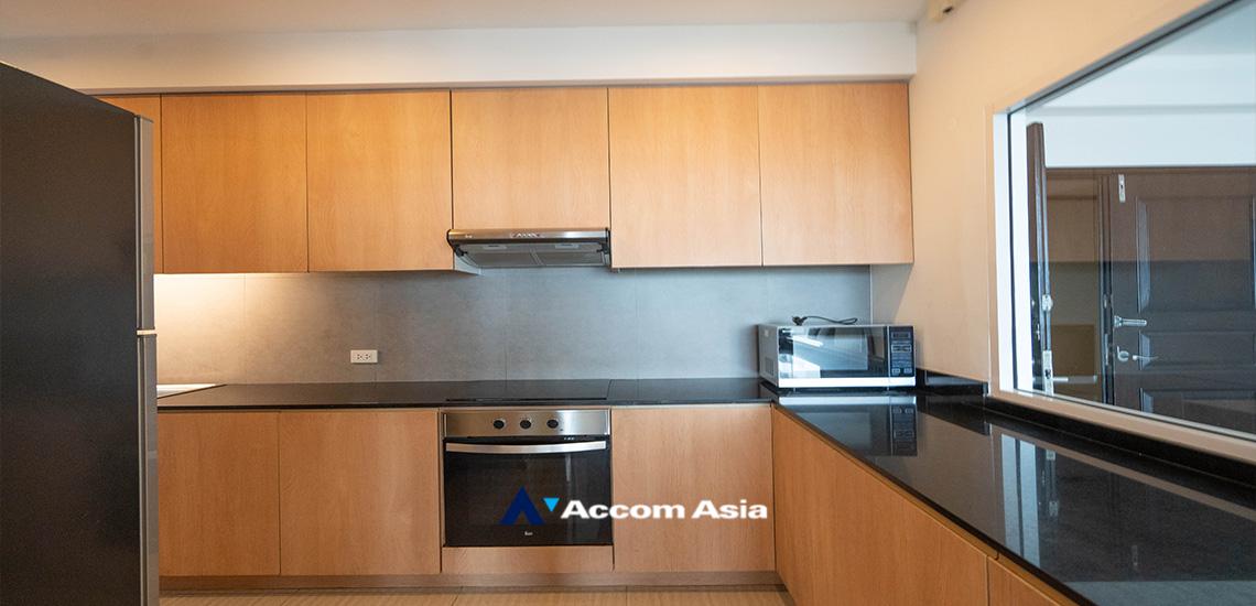 6  4 br Apartment For Rent in Sukhumvit ,Bangkok BTS Ekkamai at High-Rise Living with a Large Balcony Apartment in Ekkamai AA18545