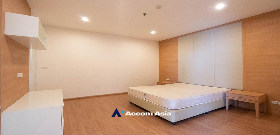10  4 br Apartment For Rent in Sukhumvit ,Bangkok BTS Ekkamai at High-Rise Living with a Large Balcony Apartment in Ekkamai AA18545