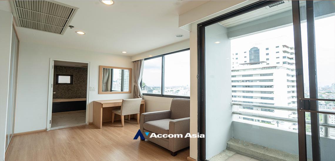 12  4 br Apartment For Rent in Sukhumvit ,Bangkok BTS Ekkamai at High-Rise Living with a Large Balcony Apartment in Ekkamai AA18545
