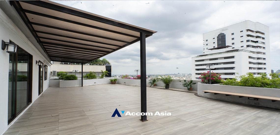 15  4 br Apartment For Rent in Sukhumvit ,Bangkok BTS Ekkamai at High-Rise Living with a Large Balcony Apartment in Ekkamai AA18545